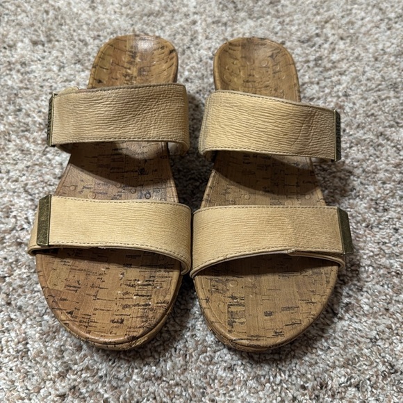 Vionic Tan Cork Sandals - Picture 2 of 6